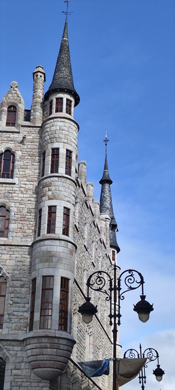 Casa Botines in León, neo-Gothic building designed by Antoni Gaudí